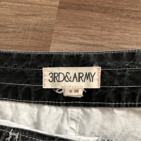 3RD& ARMY Gray White Board Shorts Swim Trunks Men Size 38 - Picture 3 of 9